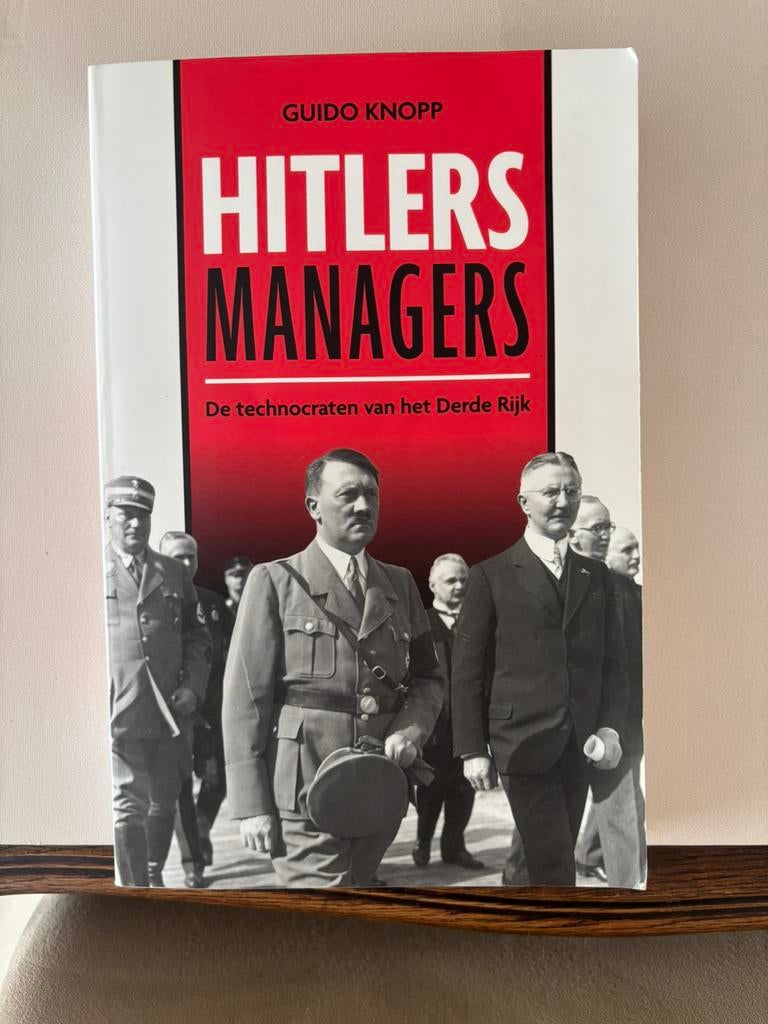 Hitlers Managers boek, Ophalen of Verzenden, Tweede Wereldoorlog, Zo goed als nieuw, Overige onderwerpen