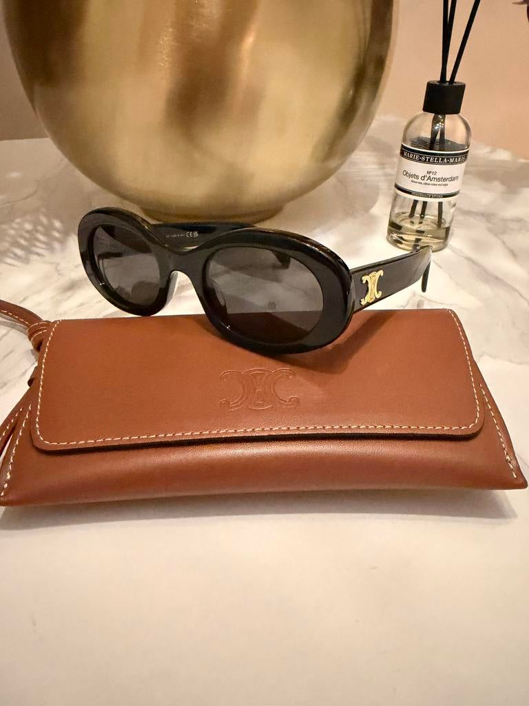 Celine Triomphe zonnebril, Sieraden, Tassen en Uiterlijk, Zonnebrillen en Brillen | Dames, Overige merken, Zonnebril, Zwart, Ophalen of Verzenden