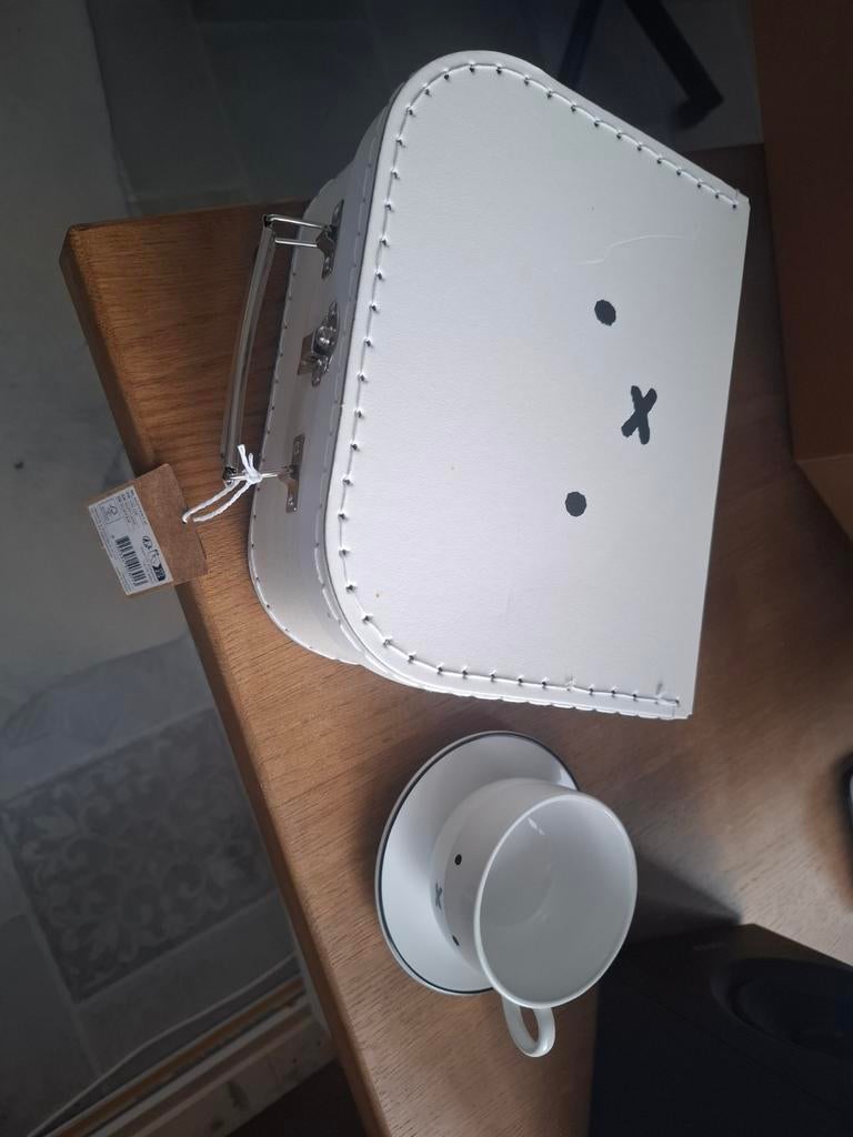 Nijntje koffer met kop en schotel - Nieuw, Keramiek, Nieuw, Ophalen of Verzenden, Overige stijlen