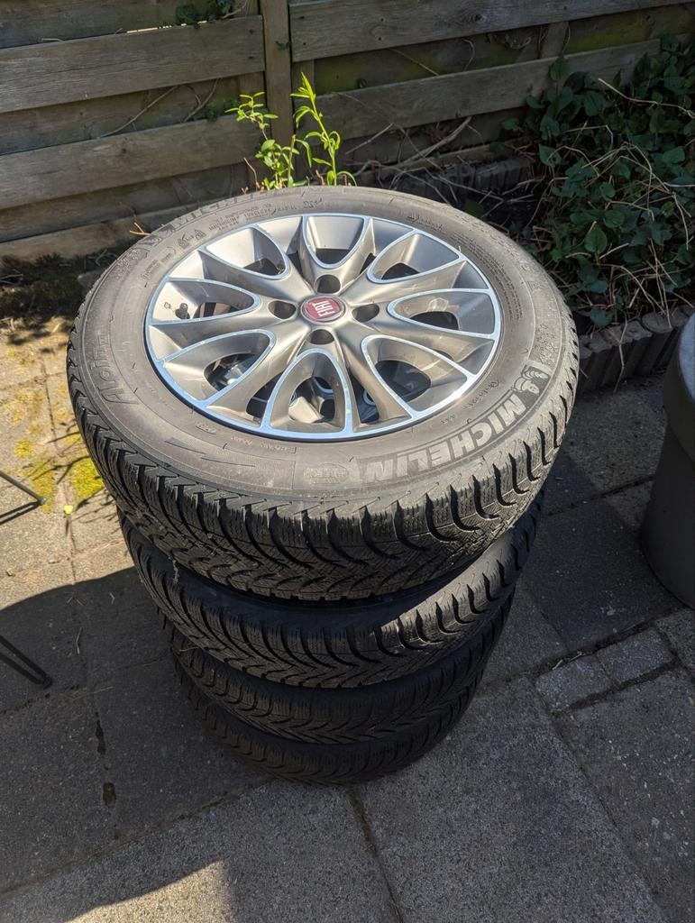 Fiat Punto winterbanden op velg 185/65 R15 Michelin Alpin, Ophalen, Gebruikt, 15 inch, Banden en Velgen