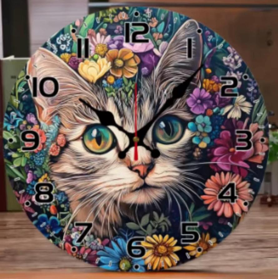 Ronde wandklok van hout Kat met bloemen (25cm), Huis en Inrichting, Woonaccessoires | Klokken, Ophalen of Verzenden, Nieuw, Wandklok