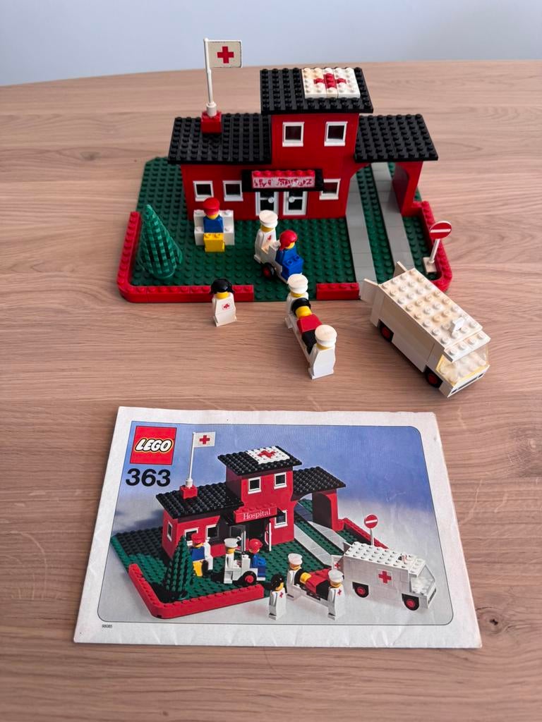 LEGO set 363 Hospital with Figures, Gebruikt, Lego, Ophalen of Verzenden, Compleet
