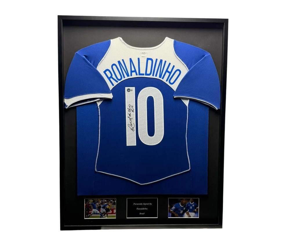 Ronaldinho Brazilië 04/05 ingelijst gesigneerd uit shirt, Buitenlandse clubs, Soccersignings.nl, Shirt, Nieuw