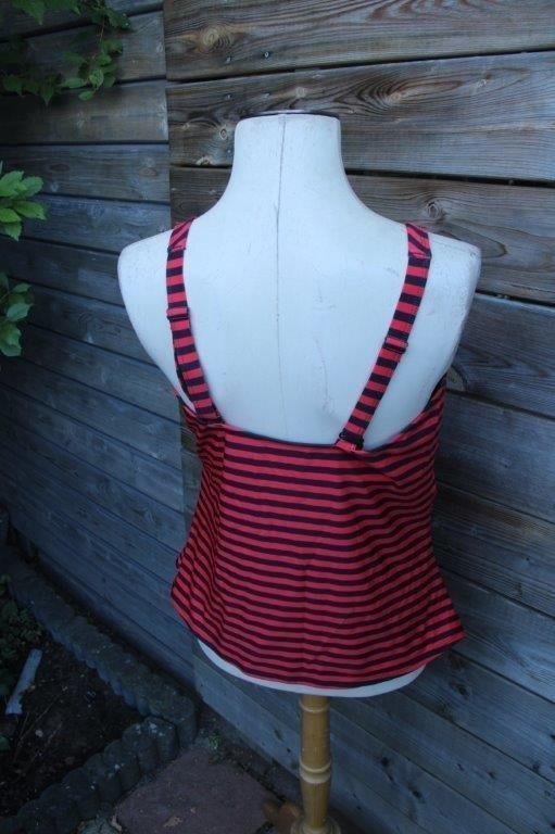 Tankinitop rood/ zwart Livera mt 46B/C Nieuw Vaste prijs, Kleding | Dames, Badmode en Zwemkleding, Overige typen, Nieuw, Ophalen of Verzenden