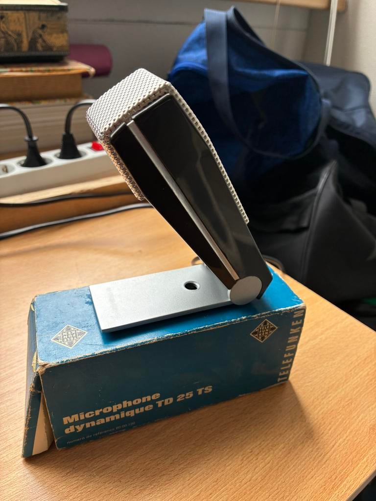 Microfoon telefunken dynamique td 25 ts, Ophalen of Verzenden, Zo goed als nieuw, Studiomicrofoon