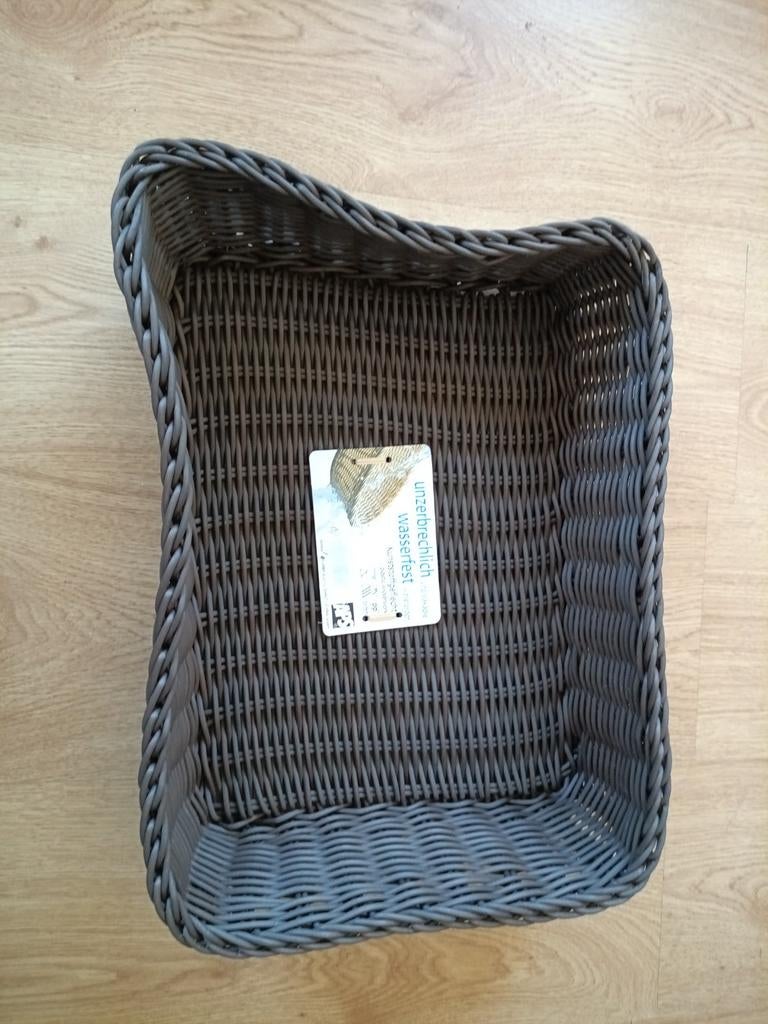 Grijze kunststof mand - zo goed als nieuw, Kunststof, Mand, Ophalen of Verzenden, Zo goed als nieuw
