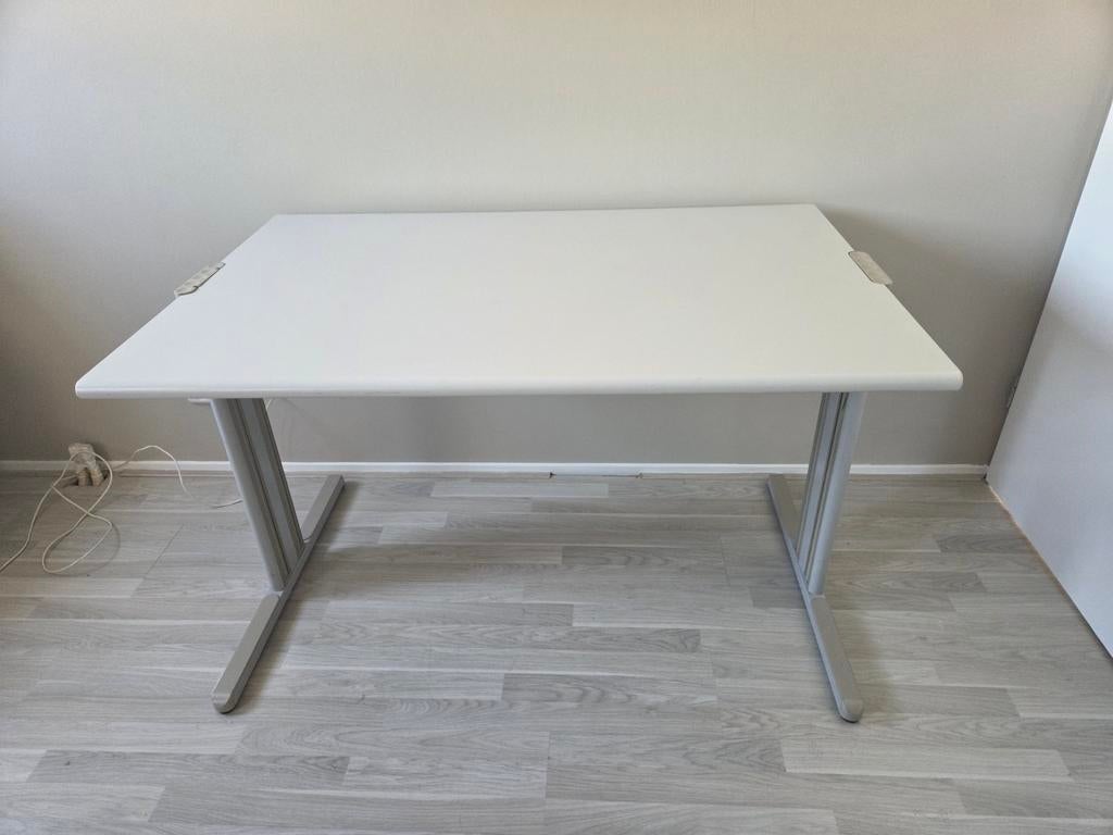 Te koop stevig bureau, Ophalen of Verzenden, Gebruikt