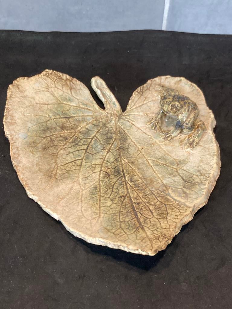 Keramiek blad met kikker (060326), Antiek en Kunst, Antiek | Keramiek en Aardewerk, Ophalen of Verzenden