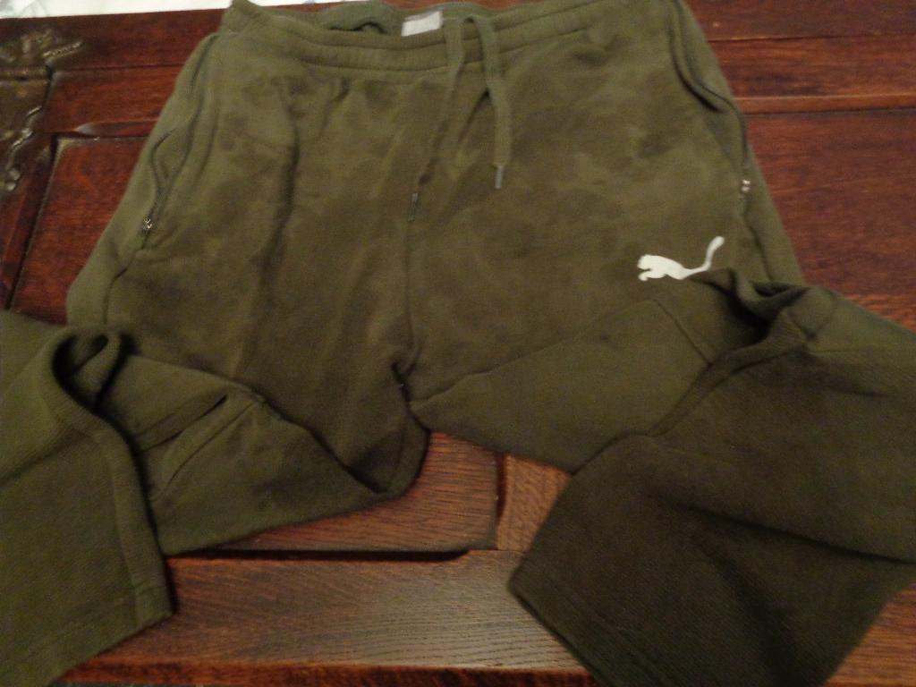 legergroen sportbroer van puma xl, Kleding | Dames, Ophalen of Verzenden, Zo goed als nieuw, Maat 46/48 (XL) of groter, Groen