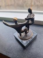 Corry Ammerlaan-van Nieuwkerk - 'Teamspirit' Brons Beeldje, Antiek en Kunst, Ophalen of Verzenden