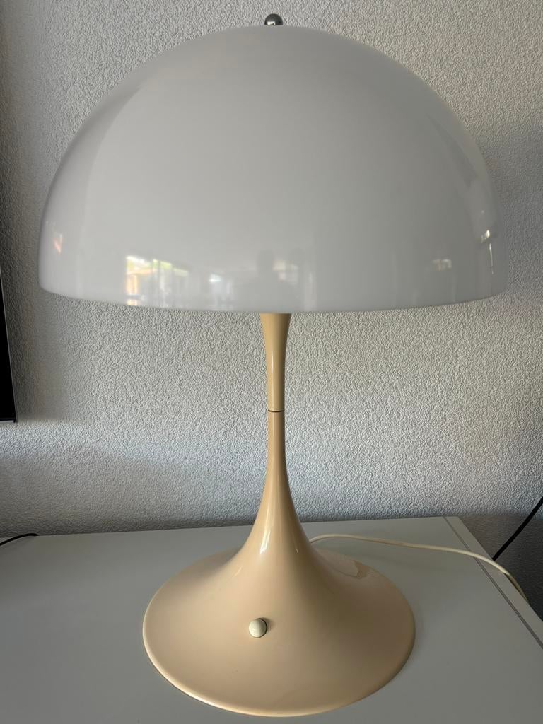 Originele Panthella tafellamp Louis Poulsen 23430, Huis en Inrichting, Lampen | Tafellampen, Ophalen, Gebruikt