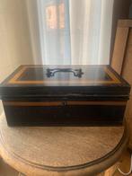 Antiek metalen geldkist, Antiek en Kunst, Ophalen of Verzenden