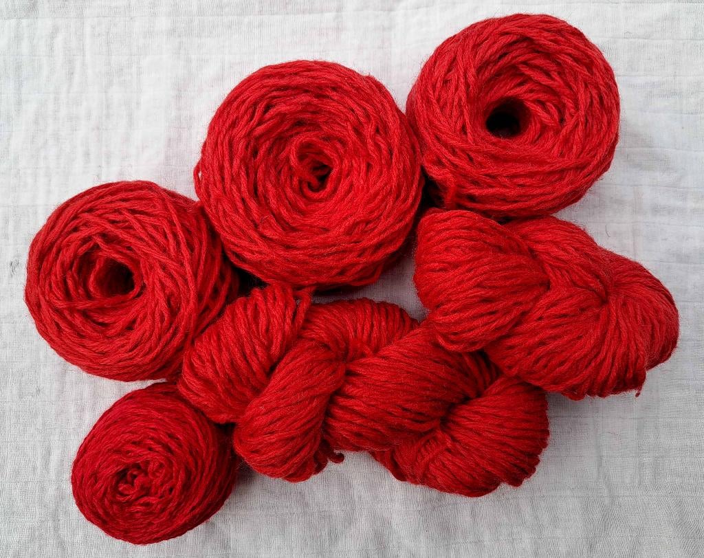 rood garen verschillende kleuren, Hobby en Vrije tijd, Breien en Haken, Verzenden, Zo goed als nieuw, Breien of Haken, Wol of Garen