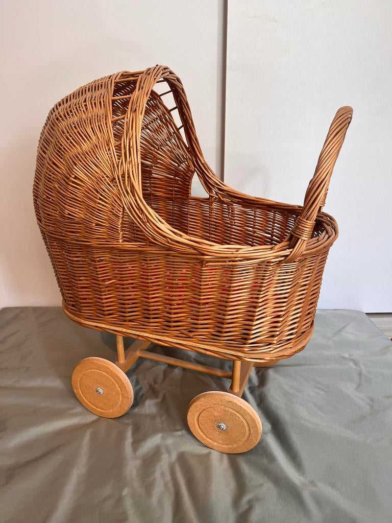 Retro rieten poppenwagen in perfecte staat, Kinderen en Baby's, Speelgoed | Poppen, Ophalen of Verzenden, Zo goed als nieuw, Overige typen