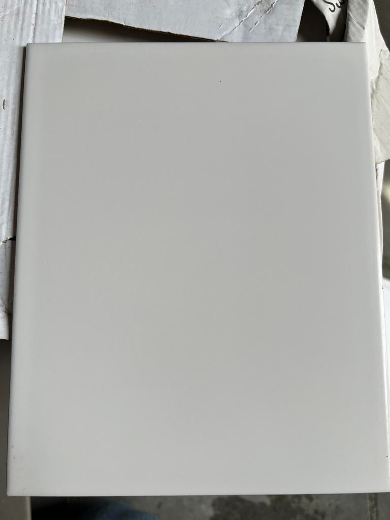 Kleine restpartij witte en grijze tegels, Ophalen, Keramiek, Nieuw, 20 tot 40 cm