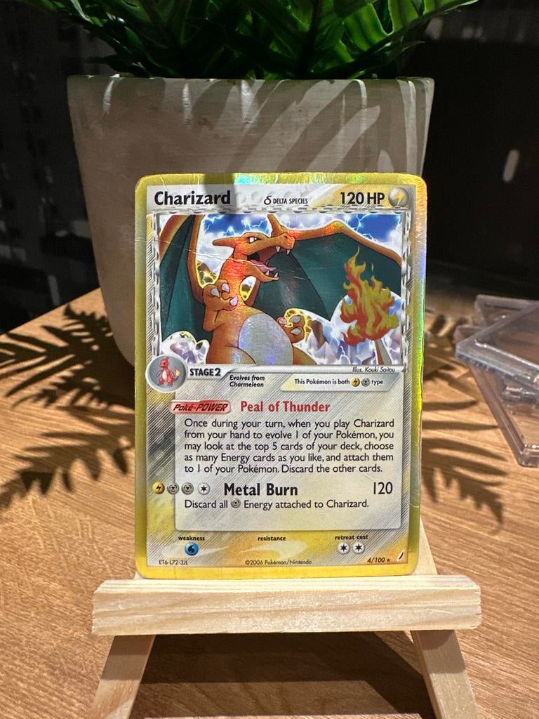 Charizard Delta Species - Heavy Played!, Ophalen of Verzenden, Gebruikt, Losse kaart, Foil