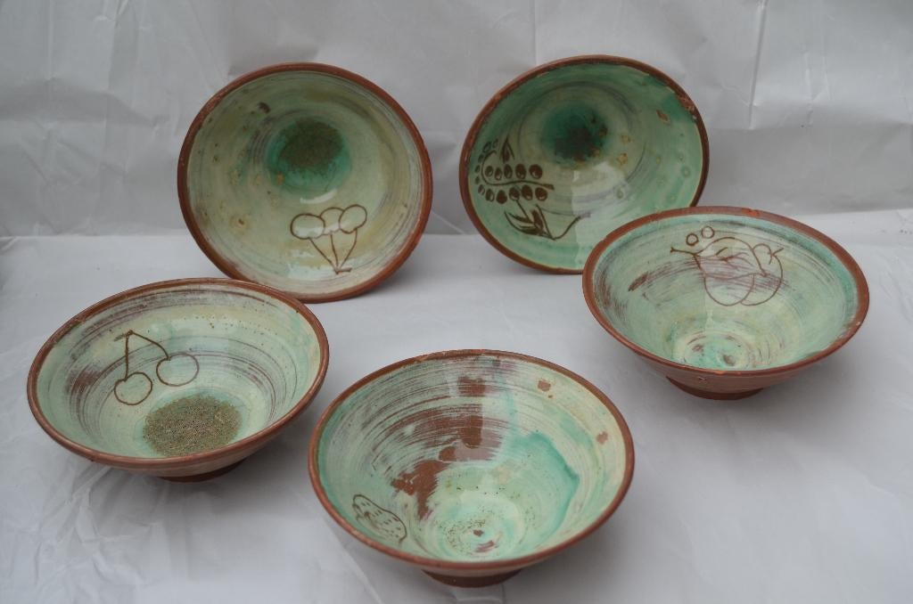 Keramiek 4 schaaltjes gesigneerd 'Haemstede' denk ik., Antiek en Kunst, Antiek | Keramiek en Aardewerk, Ophalen of Verzenden