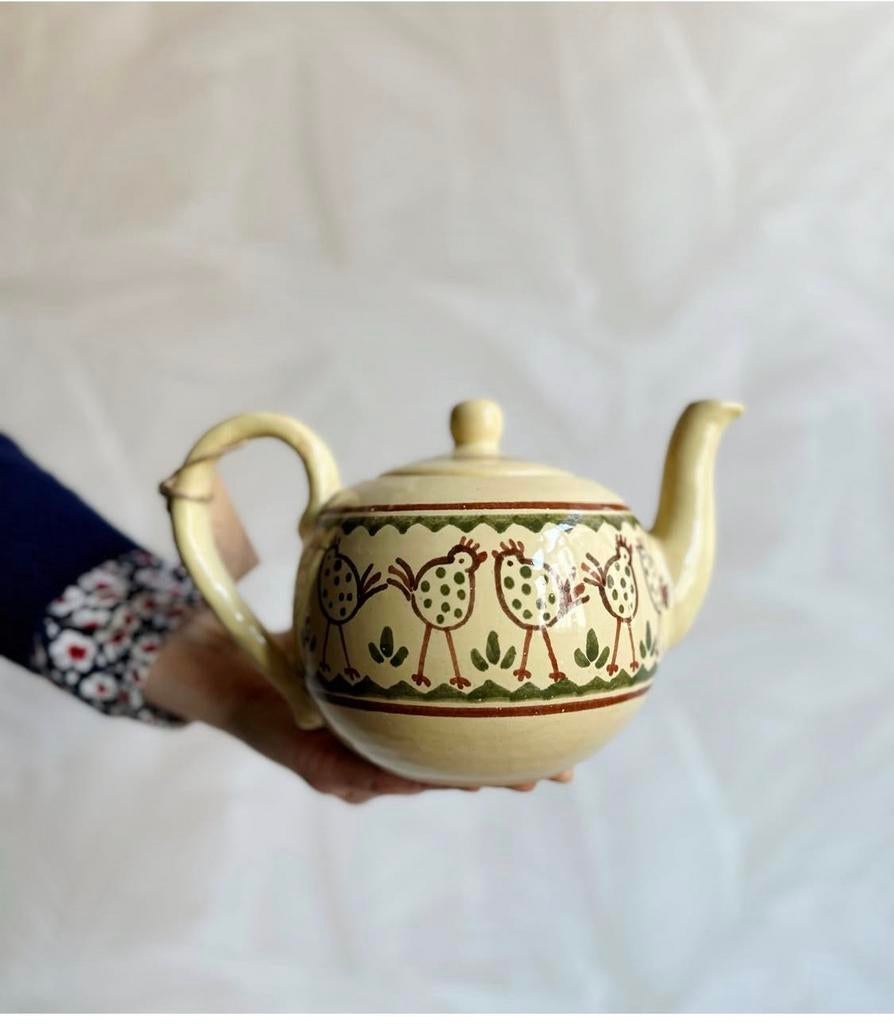 Vintage theepot ( leuk voor pasen ), Ophalen of Verzenden