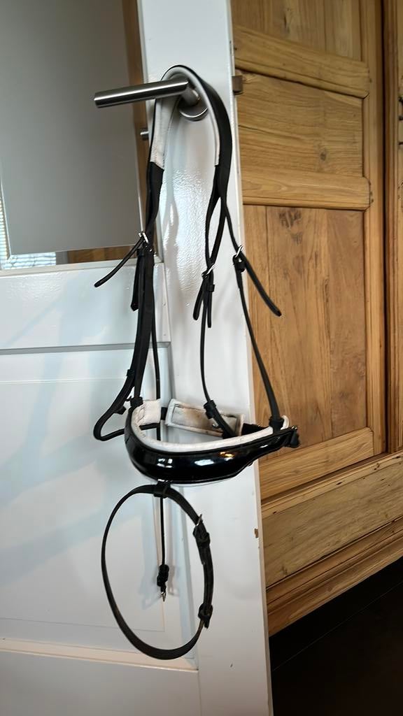 Hoofdstel maat Full wit onderlegd lak neusriem, Dieren en Toebehoren, Ophalen of Verzenden, Zo goed als nieuw, Dressuur