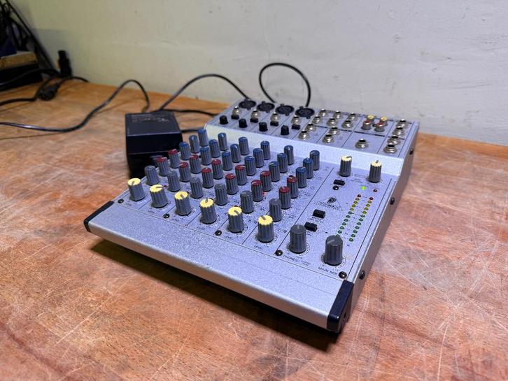 Behringer Eurorack MX 802A / UB802 Mixer mengpaneel -2 stuks, Muziek en Instrumenten, Mengpanelen, Gebruikt, 5 tot 10 kanalen