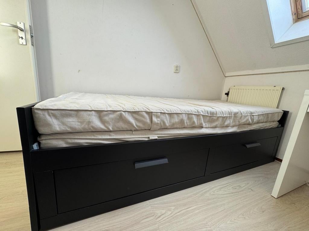 Ikea Brimnes bedbank - met of zonder matrassen, Huis en Inrichting, Slaapkamer | Bedden, Ophalen, Eenpersoons, Zwart, Zo goed als nieuw