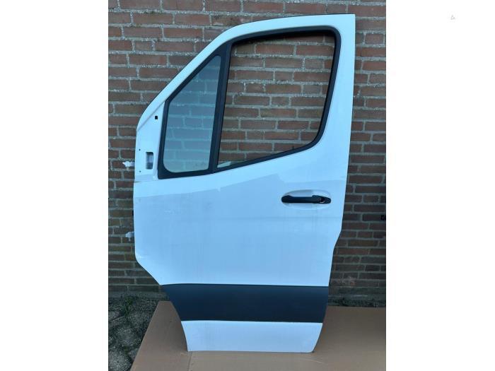 Portier 2Deurs links van een Mercedes Sprinter (147), Auto-onderdelen, Carrosserie en Plaatwerk, Gebruikt, -, Deur, Ophalen of Verzenden