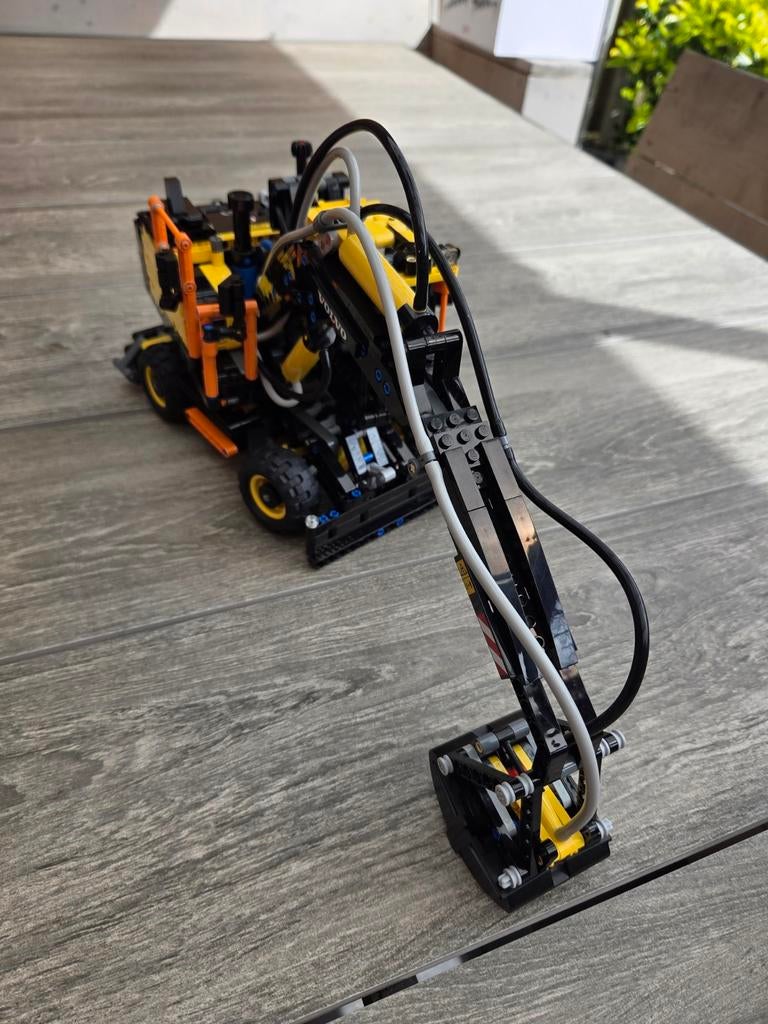 Lego volvo moc aangepast met motoren, Kinderen en Baby's, Speelgoed | Duplo en Lego, Ophalen of Verzenden