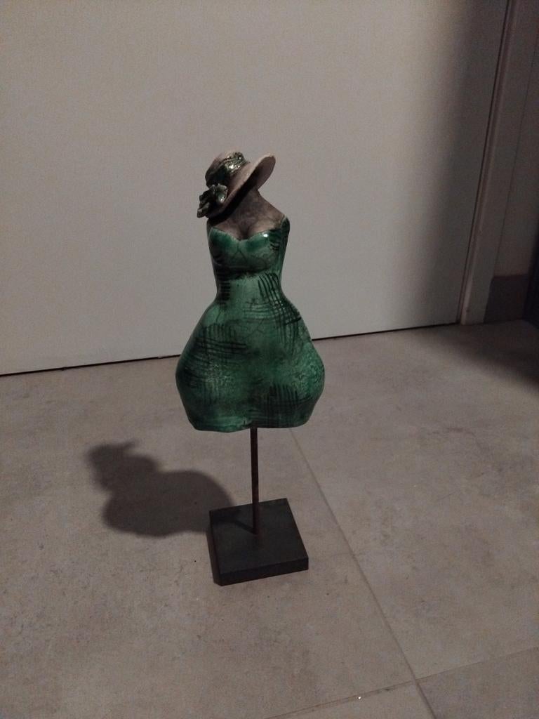 Beeld op sokkel raku giner dk 27 cm hoog circa prijs €70, Ophalen of Verzenden