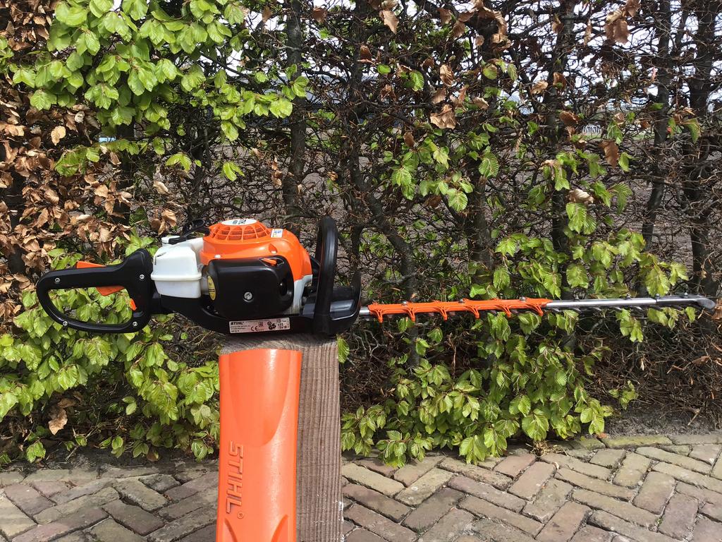 STIHL HS82 R  HEGGENSCHAAR   ZEER NETJES., Ophalen of Verzenden, Zo goed als nieuw, Benzine