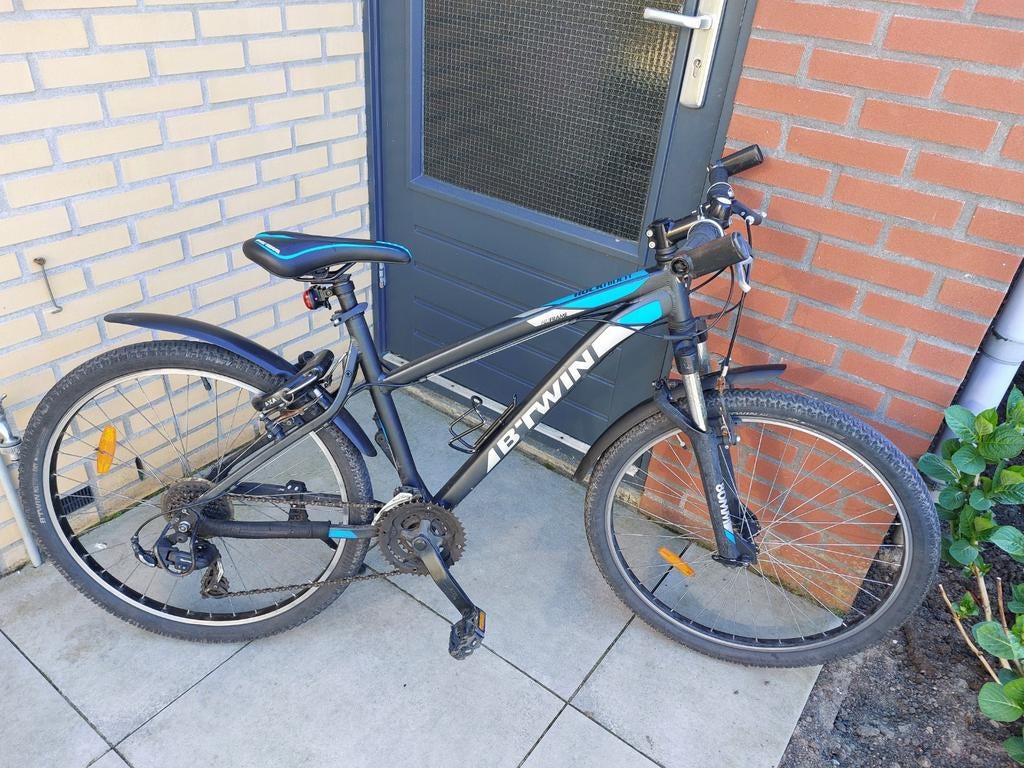 B twin rockrider wielmaat 26inch, Fietsen en Brommers, Fietsen | Jongens, Ophalen, Gebruikt, 26 inch of meer