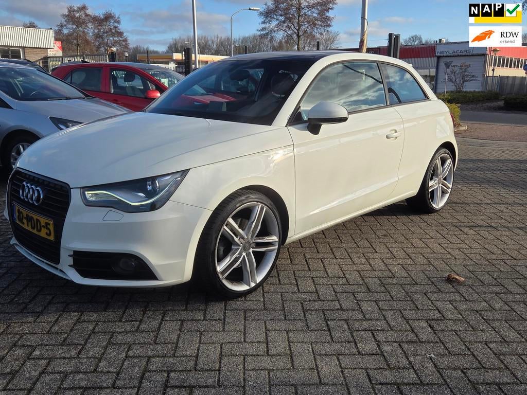 Audi A1 1.4 TFSI Ambition Pro Line Business/PANO/AUTOMAAT, Euro 5, 4 cilinders, 4 stoelen, Leder en Stof