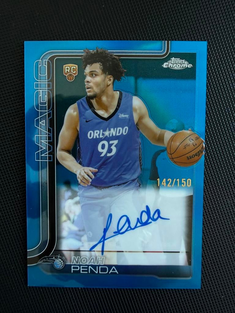2025-26 Topps Chrome Blue Refractor Noah Penda Rookie /150, Ophalen of Verzenden, Zo goed als nieuw, Buitenlandse clubs, Spelerskaart