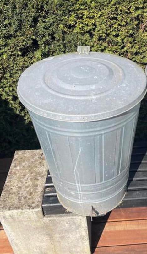 Ikea: metalen prullenbak met deksel, Gebruikt, Met pedaal, 50 tot 75 cm, Ophalen of Verzenden