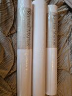 Te koop: 3 Nieuwe rollen behang van riviéra maison, Ophalen, 10 tot 25 m², Roze