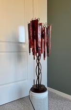 Staande design lamp – rood glas, Huis en Inrichting, Gebruikt, 50 tot 75 cm, Ophalen of Verzenden, Glas