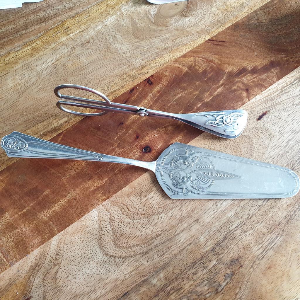 Verzilverde jugend stil taartschep en petitfour tang, Ophalen of Verzenden