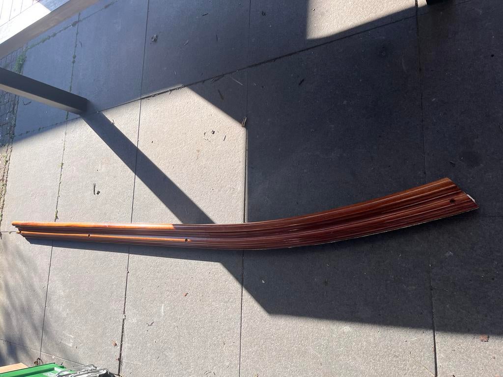 Mahoniehouten trapleuning - Gebogen en stijlvol, Doe-het-zelf en Verbouw, Overige Doe-het-zelf en Verbouw, Gebruikt, Ophalen