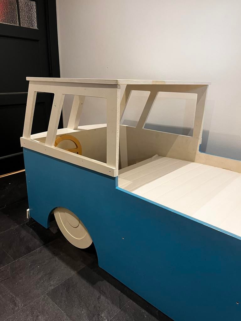 Stoer “Volkswagen” autobed, Ophalen, 85 tot 100 cm, Zo goed als nieuw, Lattenbodem