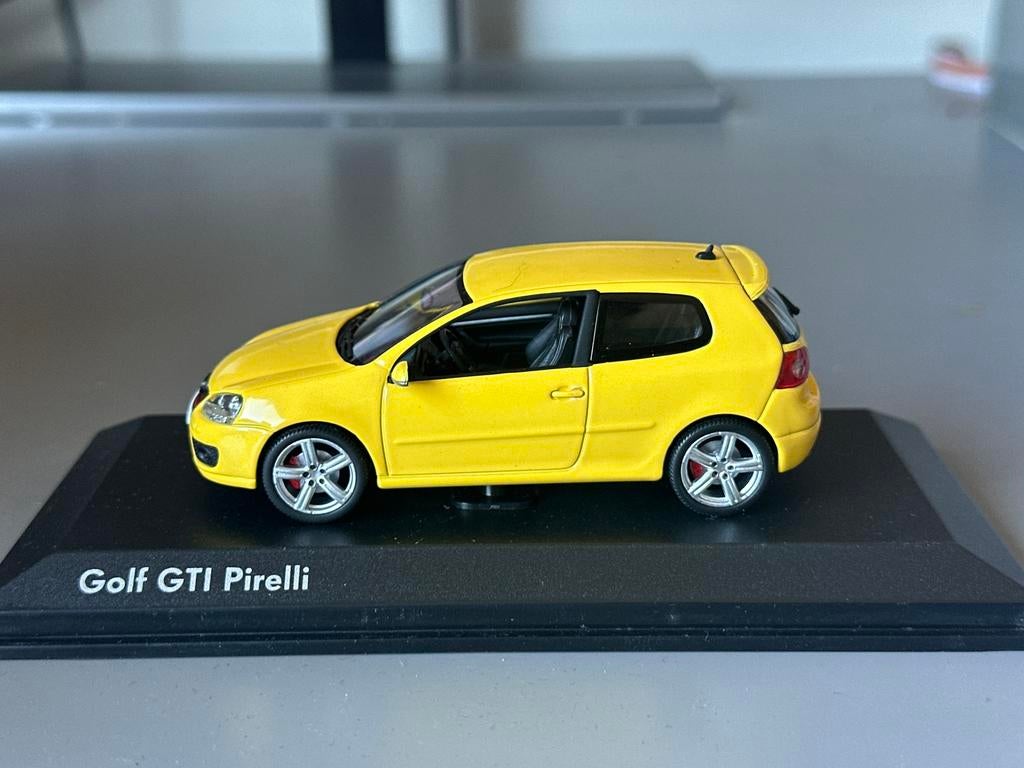Volkswagen Golf GTI Pirelli - 1:43 - geel - Norev, Ophalen of Verzenden, Zo goed als nieuw, Auto, Norev