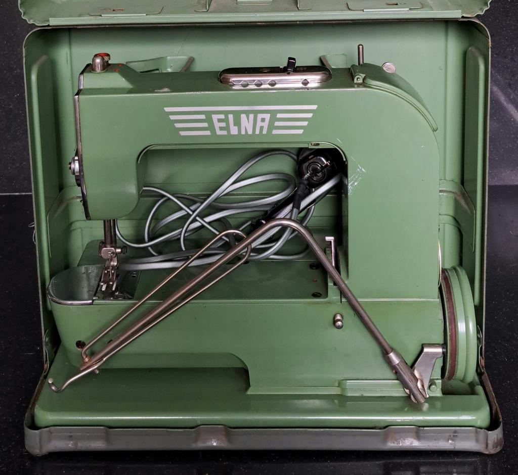 Elna Grasshopper Naaimachine Jaren '50 met Kniepedaal, Ophalen of Verzenden