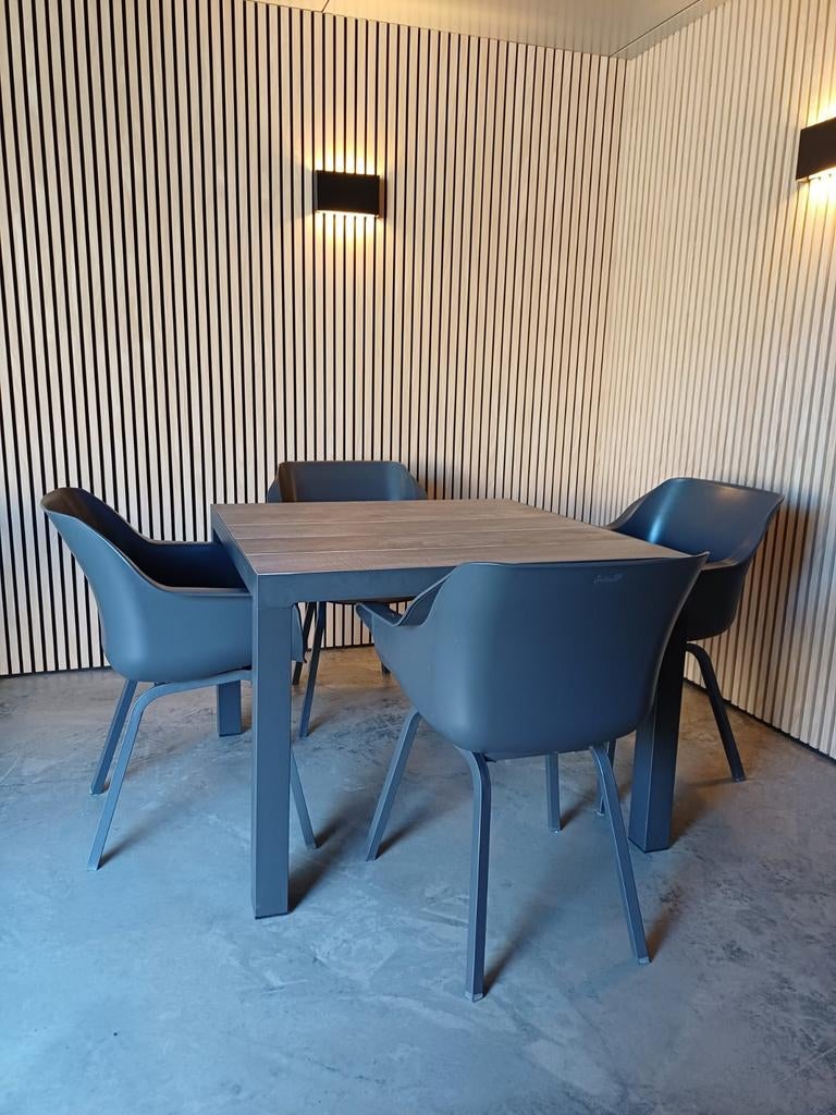 Moderne eettafel - Zo goed als nieuw, Ophalen, Zo goed als nieuw, Vierkant
