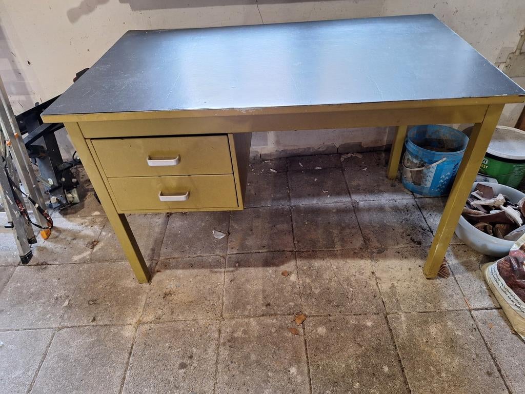Vintage stalen bureau, Huis en Inrichting, Bureaus, Ophalen of Verzenden