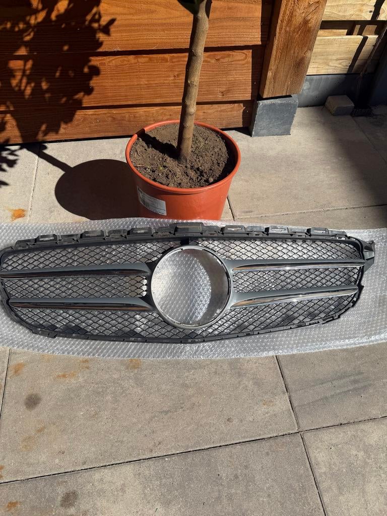 Originele Mercedes-Benz C-Klasse grill W205, Ophalen of Verzenden, Gebruikt, Voor, Mercedes-Benz