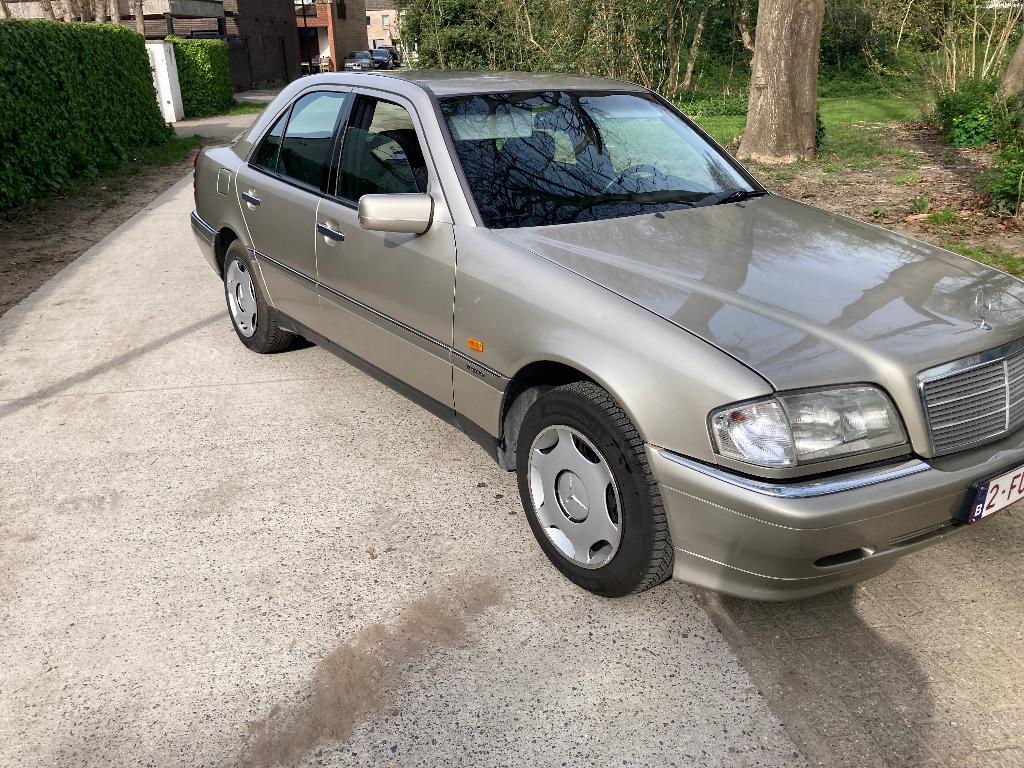 Mercedes c180 w202, nieuwe Kabelboom, Auto's, Mercedes-Benz, Particulier, C-Klasse, Benzine, Sedan, Handgeschakeld, Zilver of Grijs