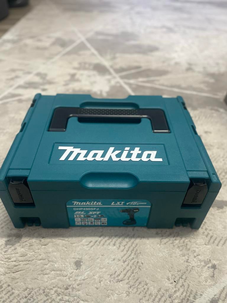Makita Accuklopboor/schroefmachine DHP490SFJ met 2 accu's, Nieuw, Ophalen of Verzenden, Boor- en Schroefmachine, Minder dan 400 watt
