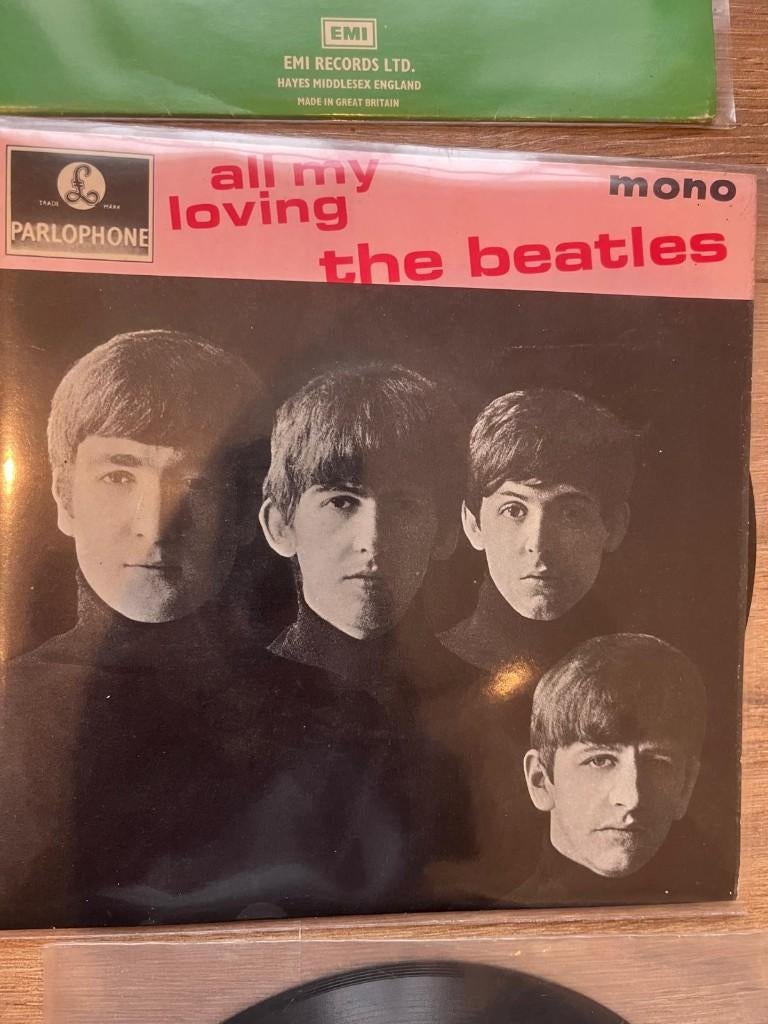 60 oude vinyl singles – Beatles, Stones, Lennon e.a. (1 lot), Ophalen of Verzenden, Gebruikt, Pop