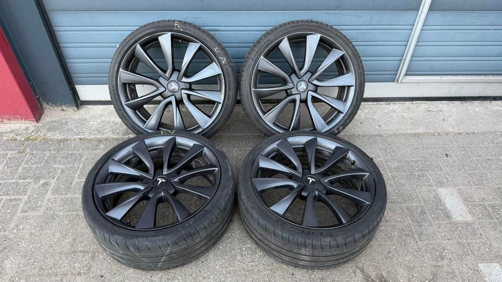 Originele Tesla Model 3 20 inch Performance velgen tpms, Auto-onderdelen, Ophalen, Gebruikt, Banden en Velgen, 235 mm