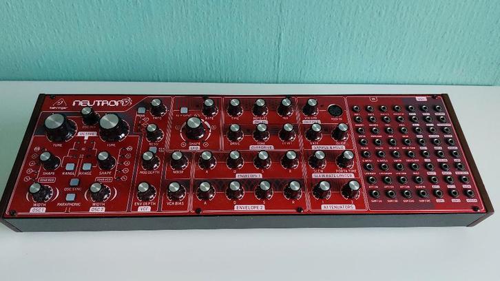 Behringer Neutron, Muziek en Instrumenten, Synthesizers, Zo goed als nieuw, Overige aantallen, Overige merken, Met midi-aansluiting