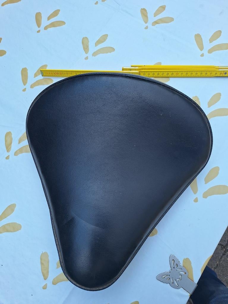 Zwart motor oltimer zadel - Comfortabel en stijlvol, Motoren, Ophalen