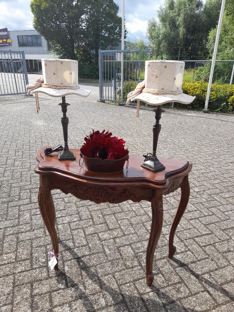 Mooie noten barok side tafel, Antiek en Kunst, Antiek | Meubels | Tafels, Ophalen of Verzenden